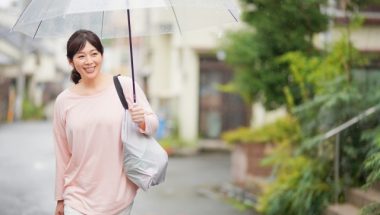 急な雨、エコバッグ忘れ…バッグの中に入れておきたい2WAYバッグカバー