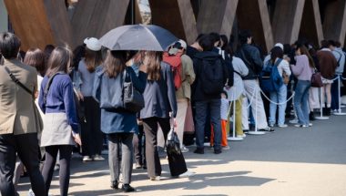 通勤・送迎・学校行事。「人に気を遣わない日傘」が欲しかった