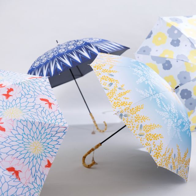 母の日のプレゼントにもおすすめな「河馬印本舗」の晴雨兼用日傘✨
今年の新柄も登場しておりますのでぜひチェックしてくださいね。
既存の柄も、裏面のコーティングがそれぞれの柄で異なる配色にリユーアル♪どの柄もまったく違った雰囲気の柄なので、何本も集めたくなっちゃいますね😍

#ラインドロップス #linedrops #日傘 #和柄 #和小物 #母の日 #母の日ギフト #河馬印本舗 #プレゼント