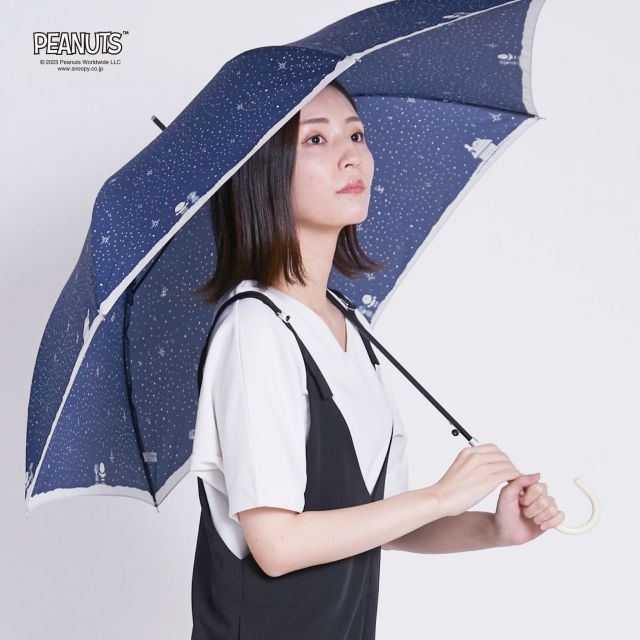 毎年人気のスヌーピーの雨傘に新柄が登場！
長傘・折りたたみ傘がそろっています。
春夏らしいペールトーンの手元もきれいですよ。お気に入りの柄を探してみてくださいね。
#linedrops #ラインドロップス #snoopy #peanuts #ピーナッツ #スヌーピー #かさ #春 #雨傘 #レイングッズ #雨具